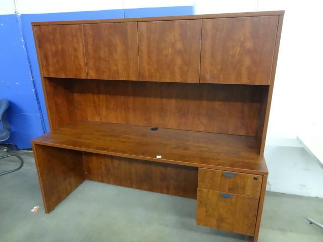 lot 330 image: Laminate office desk. 71 x 24 x 66....