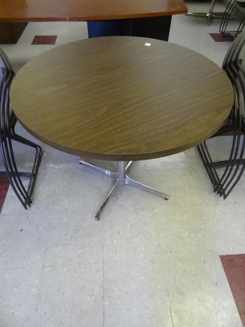 lot 50 image: 36" metal framed round table...