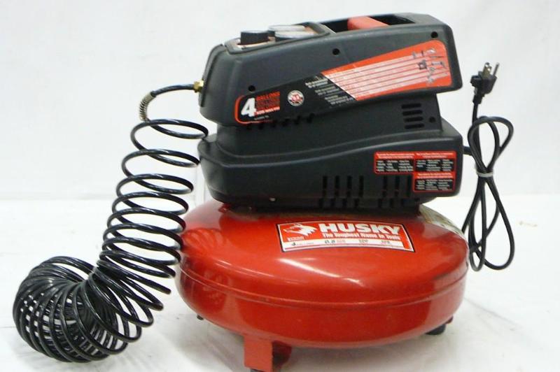 Husky air compressor 125PSI 4 gallo...