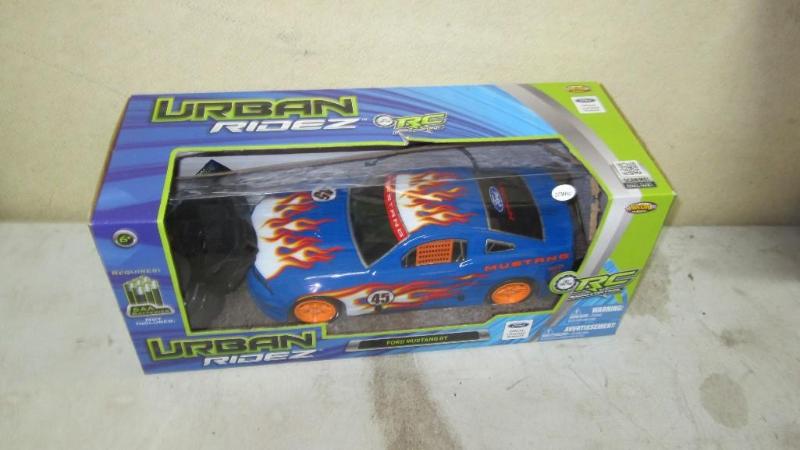 lot 19 image: RC car...