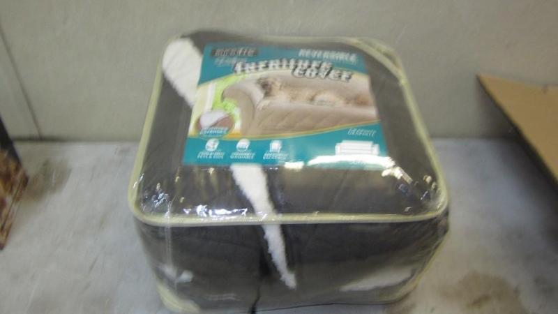 lot 27 image: Pet furniture cover...
