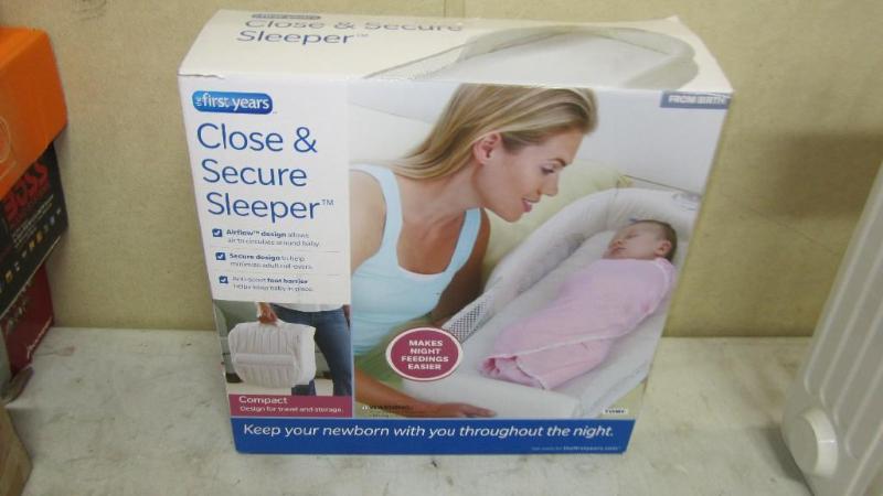 lot 39 image: Baby portable sleeper...