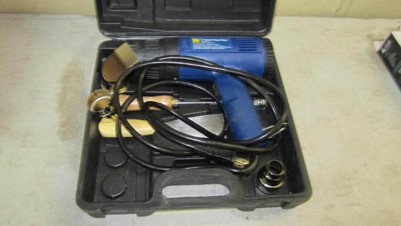 lot 7 image: Wen heat gun...