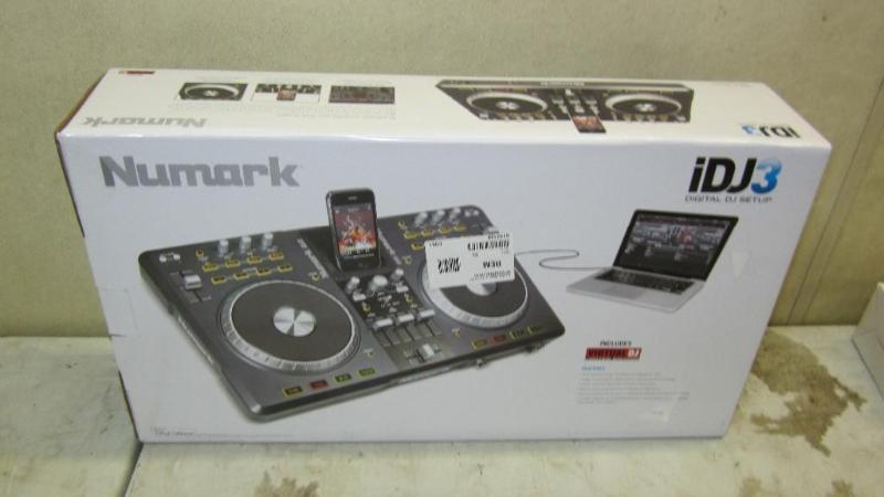 lot 9 image: Numark digital DJ...