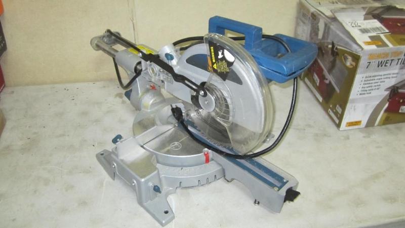 lot 90 image: Wen miter saw, parts or repair...