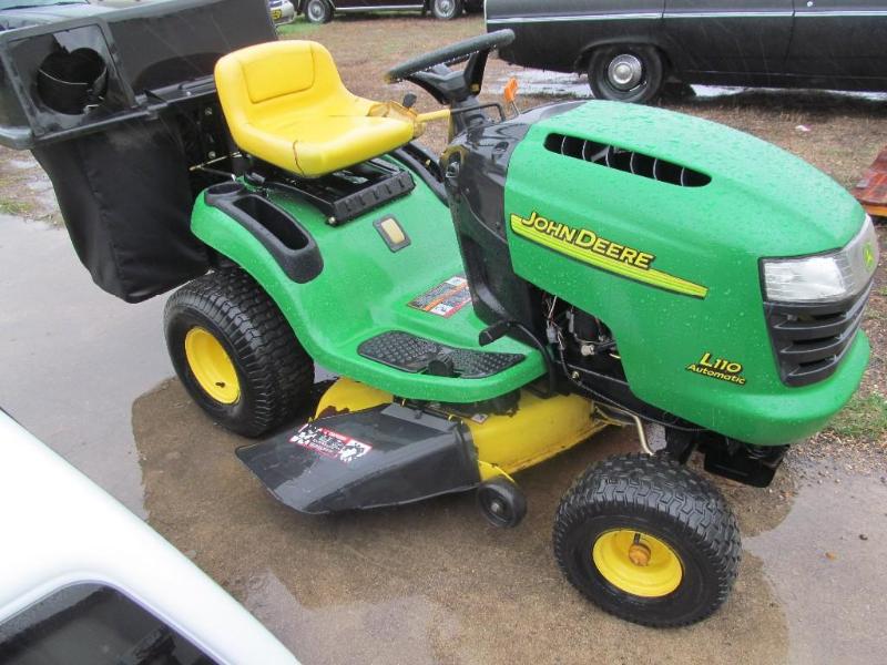 John Deere L110&nbspAutomatic Ridi...