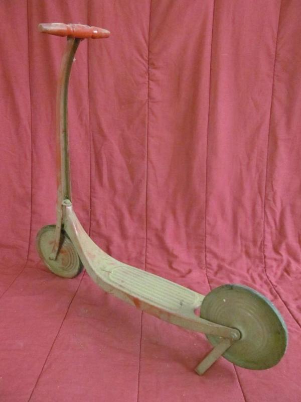 Vintage Scooter - Metal...