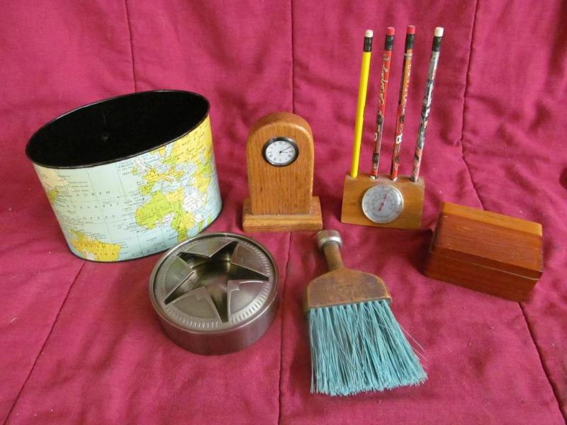 Dest Set - Clock, Pencil Holder and...