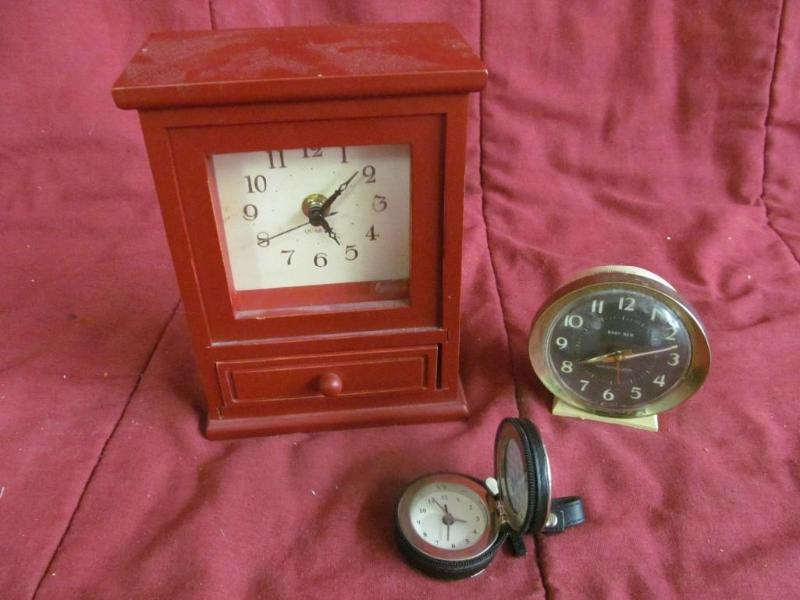 3 Clocks - Mantel, Wind Up Alarm an...