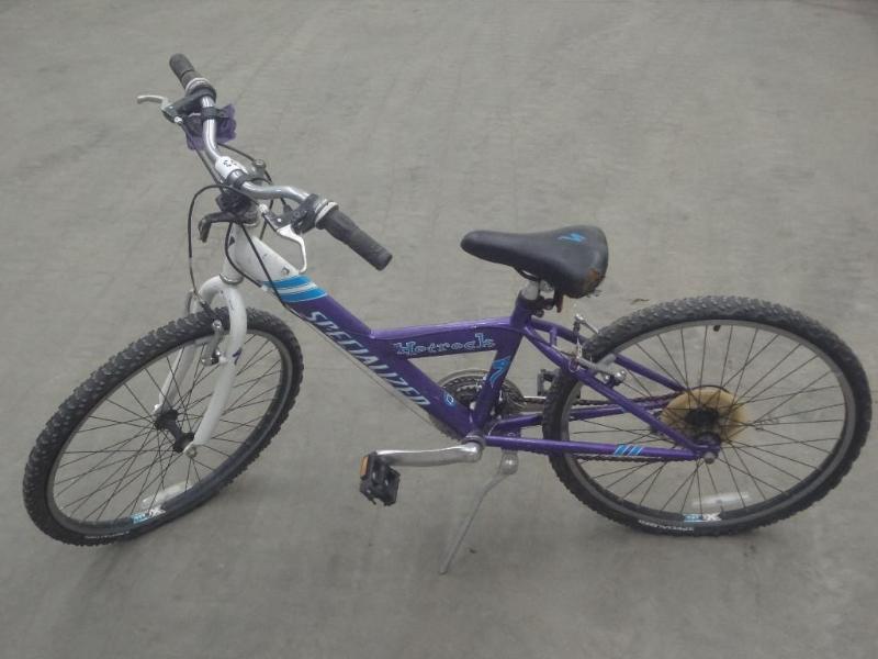 lot 103 image: Specialized HotRock Bicycle...