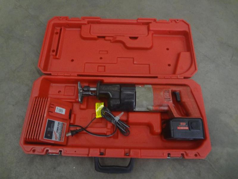 lot 28 image: Milwaukee Heavy Duty 18Volt Sawzall...