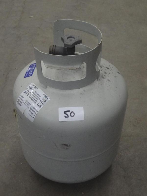 lot 50 image: 20# LP Tank...