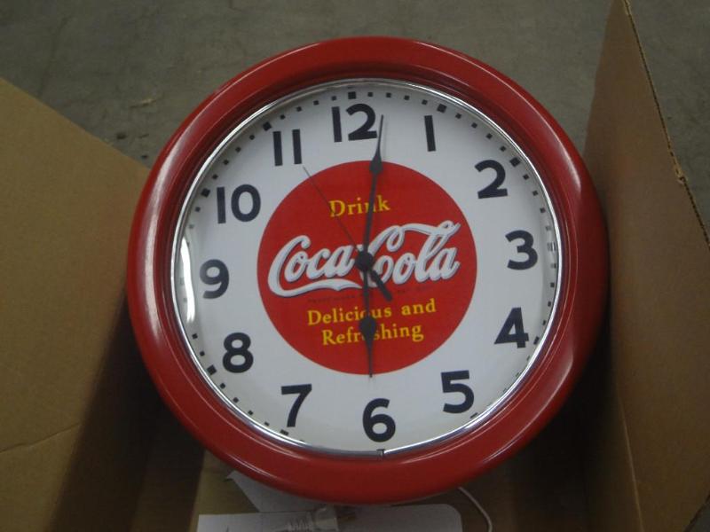 lot 60 image: Coca-Cola 16" Lighted Clock, G...