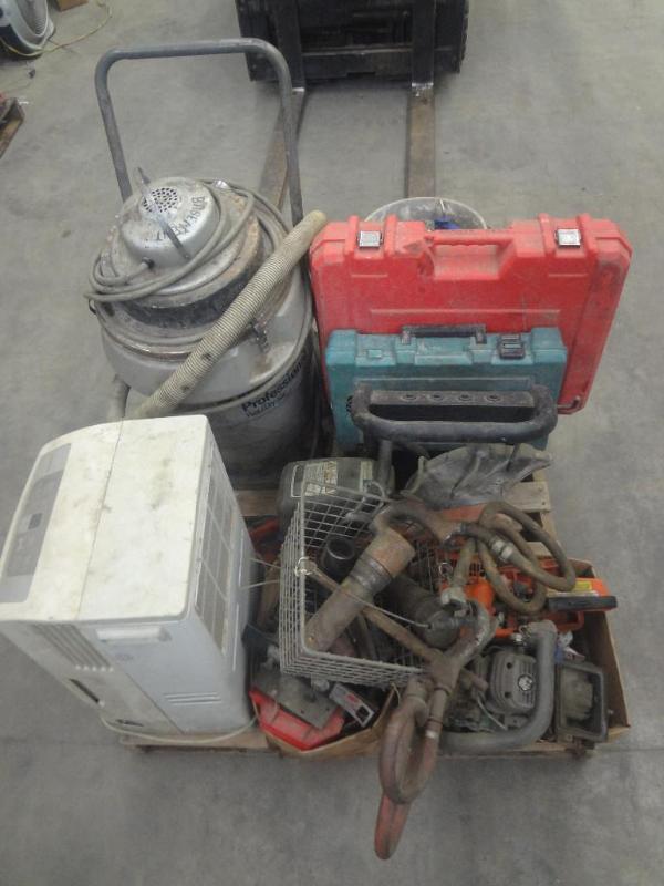 lot 75 image: Pallet Lot Milwaukee Hammer Drill,...