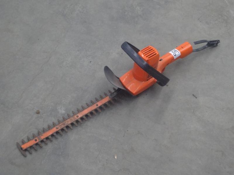 lot 90 image: Black & Decker 16" Electri...