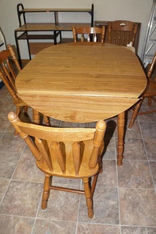 lot 1 image: Drop Down Kitchen Table w1 Leaf & 4 Chairs