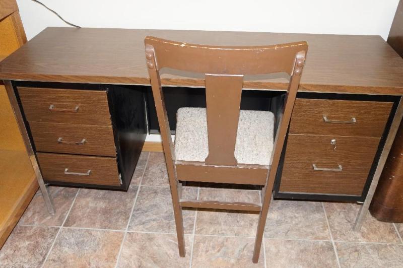 lot 10 image: Metal Desk with Laminate Top & Chair