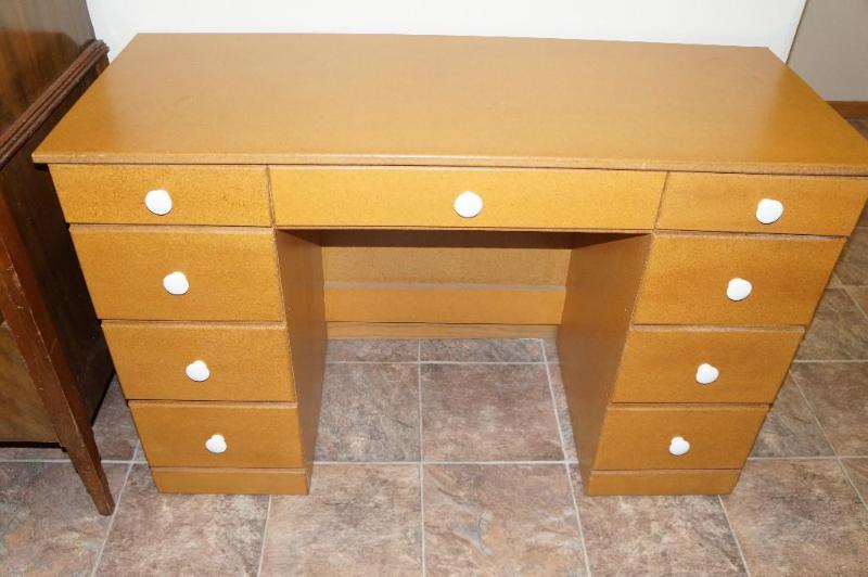 lot 14 image: Wooden Student Desk