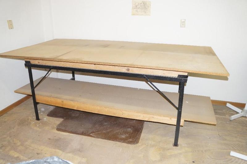 lot 18 image: Industrial Heavy Duty Table
