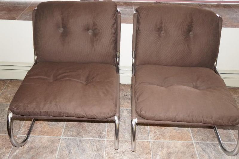 lot 3 image: Set of 2 Brown Metal Framed Chairs