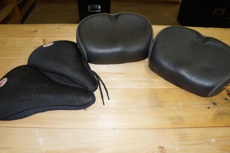 lot 32 image: Lot of 4 Bicycle Seats