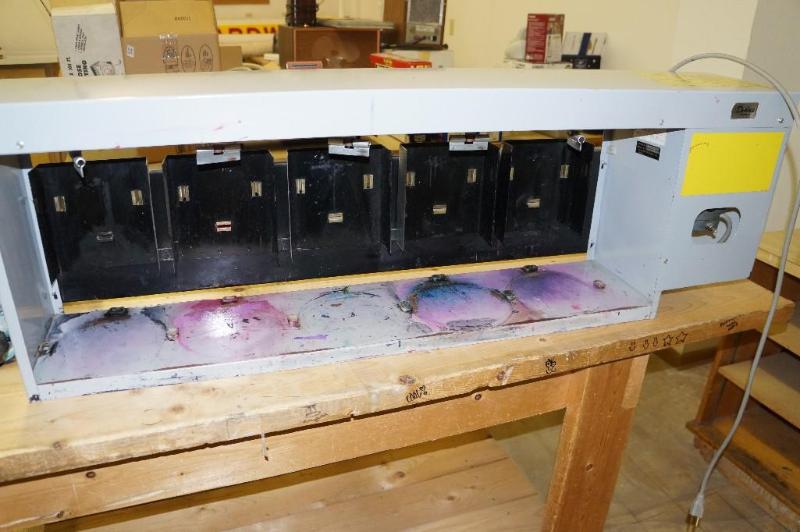 lot 34 image: Dedoes 5 Station Paint Mixer