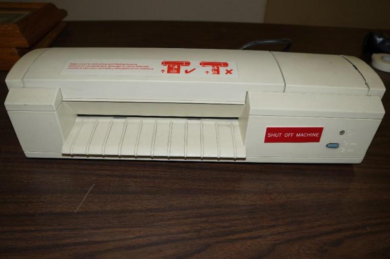 lot 35 image: Esselte DT 2500  Desktop Laminator