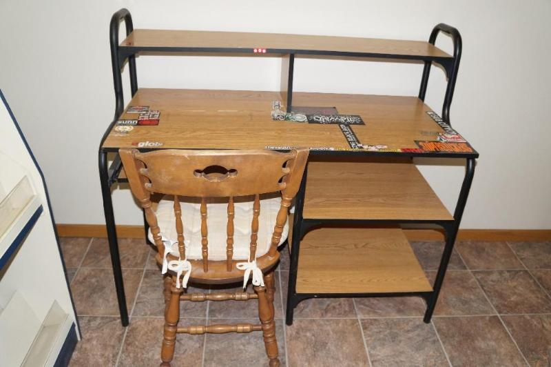 lot 5 image: Computer Desk with Wooden Chair