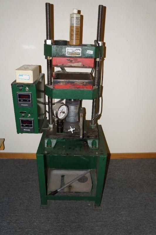 lot 80 image: Carver Hydraulic Press
