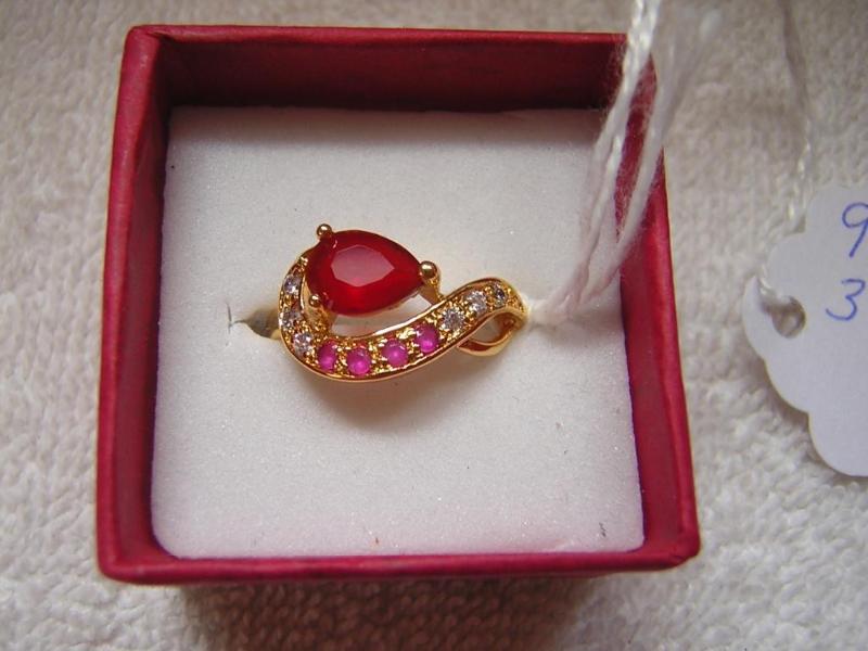 lot 17 image: Stunning 9K Gold ring with red colo...