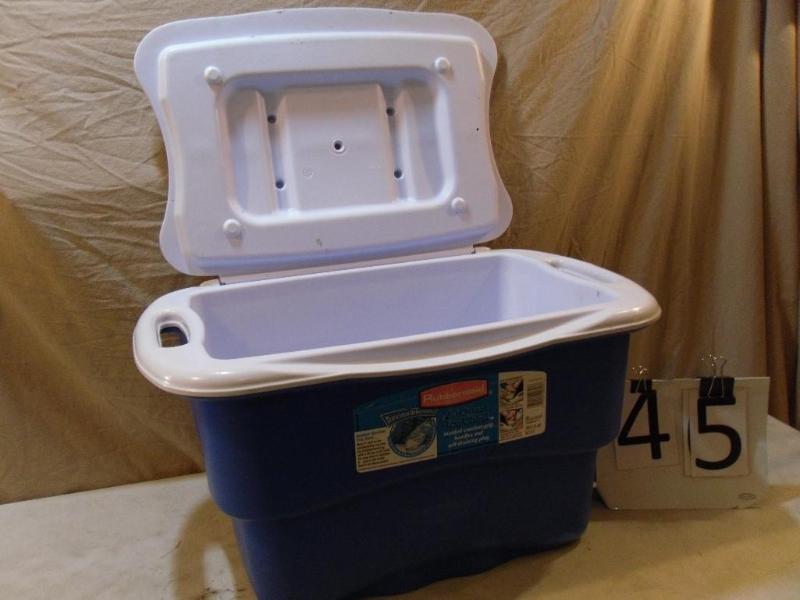 lot 45 image: 50 QT Rubbermaid Cooler. Needs ligh...