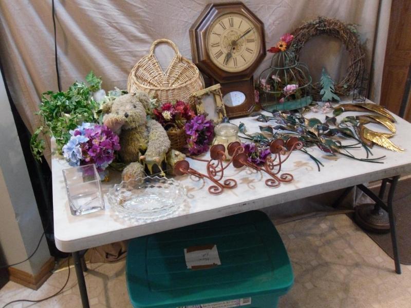 lot 89 image: Lot of Assorted Household. Metal an...