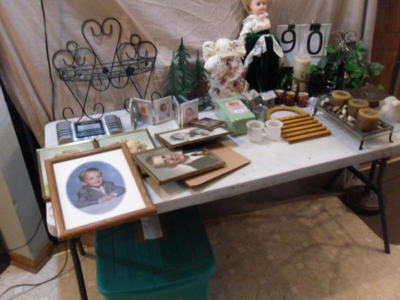 lot 90 image: Lot of Assorted Household. Wall Dec...