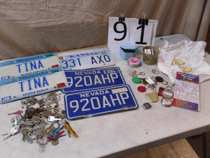lot 91 image: Old License Plates, Keys, Keychains...