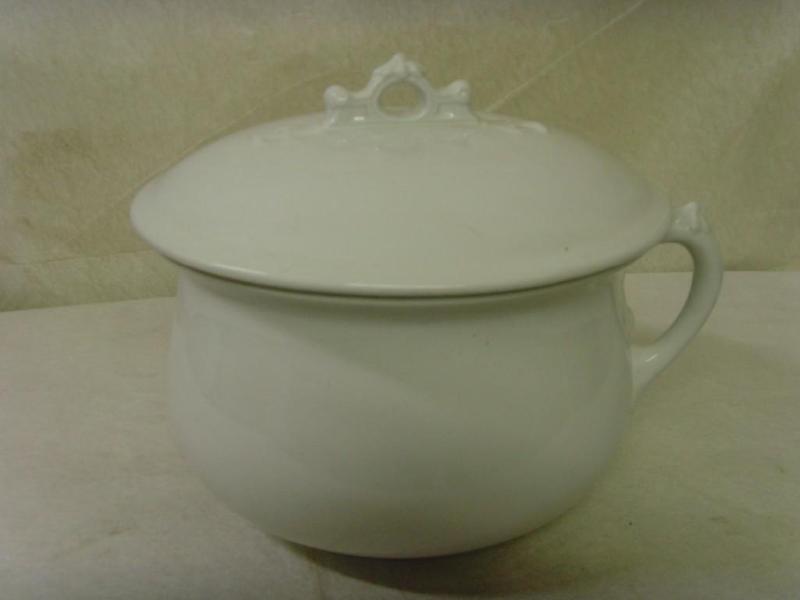 lot 10 image: Johnson Bros. England Chamber Pot
