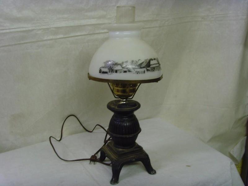 lot 12 image: Vintage Pot-Belly Lamp