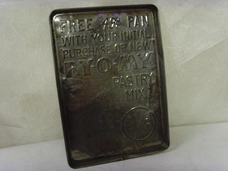 lot 25 image: Vintage Baking Pan