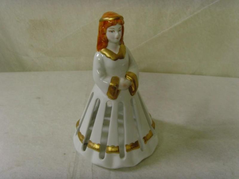 lot 39 image: Porcelain Figurine