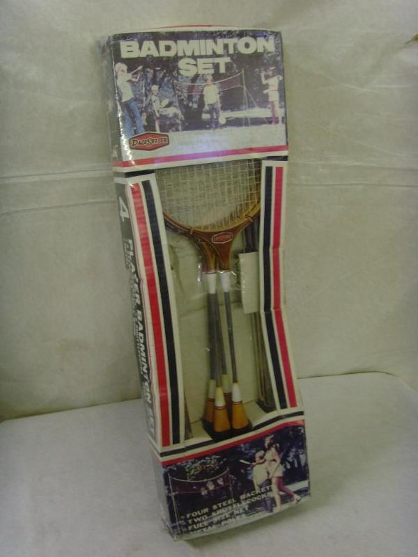 lot 9 image: Vintage Badminton Set