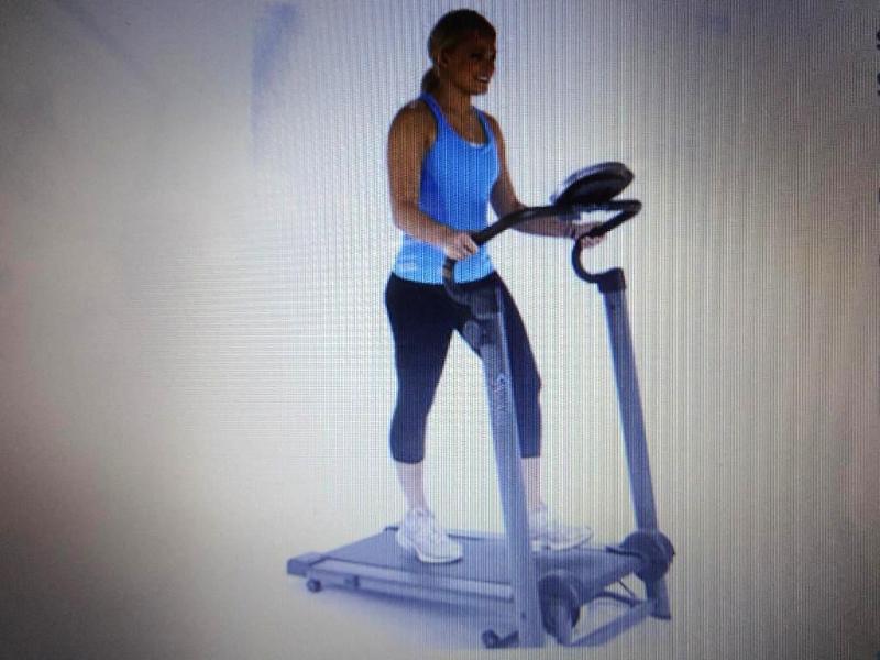AVARI MAGNETIC RESISTANCE TREADMILL...