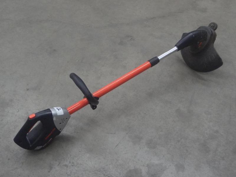 lot 12 image: Remington 18Volt Cordless Trimmer, ...