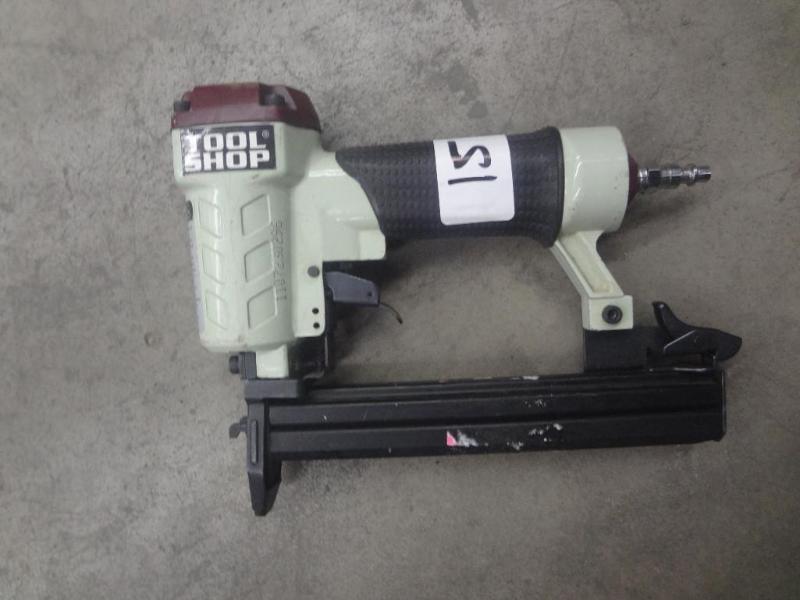 lot 15 image: Tool Shop Pneumatic 18 Gauge Staple...