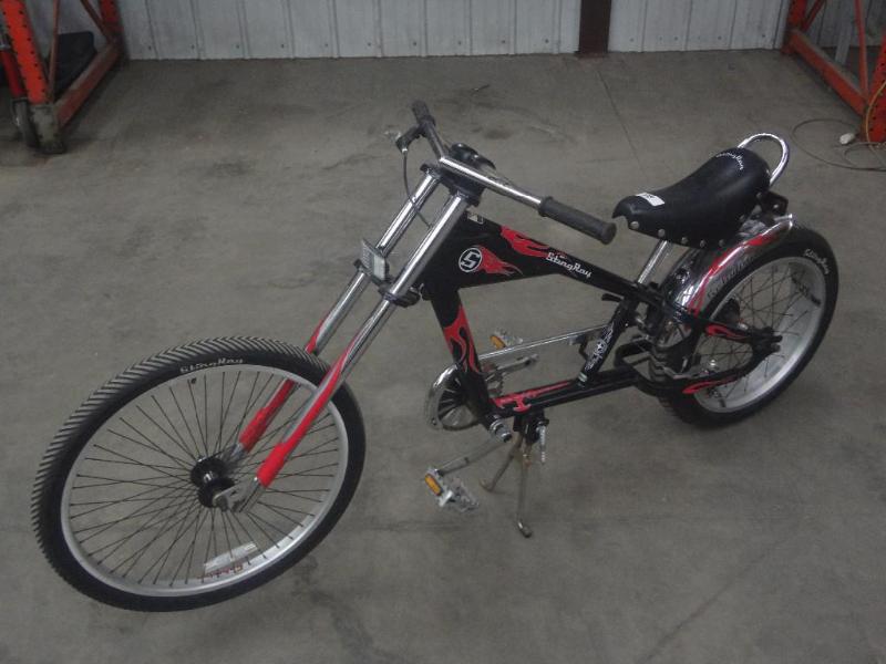 lot 28 image: Schwinn StingRay Bicycle, Great Con...