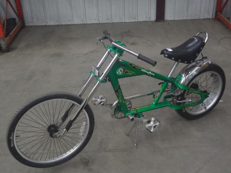 lot 29 image: Schwinn StingRay Bicycle, Great Con...