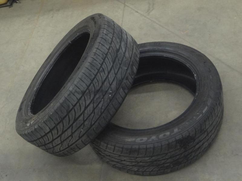 lot 35 image: (2) Used Toyo Versado CUV P235501...