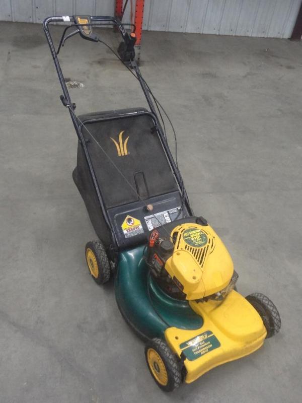 lot 4 image: Yard-Man Self-Propelled 21" 6H...