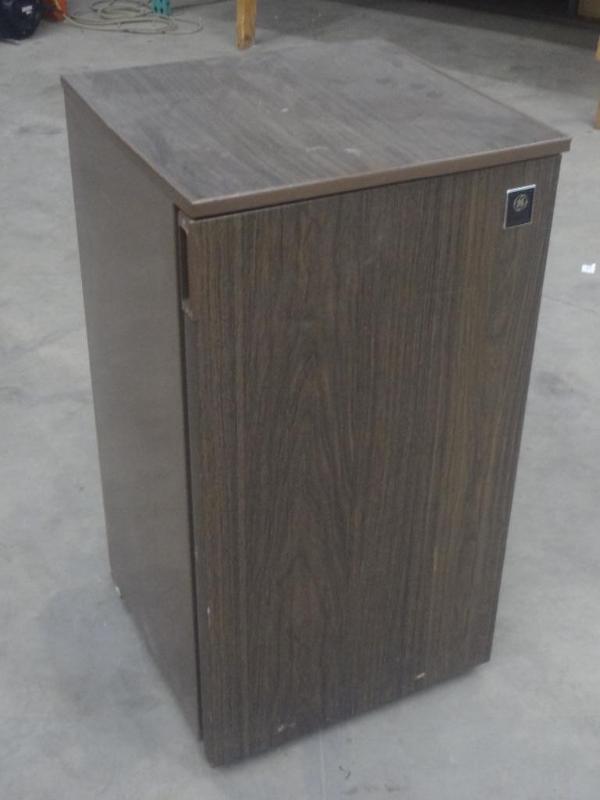 lot 44 image: GE Mini Refrigerator With Freezer...