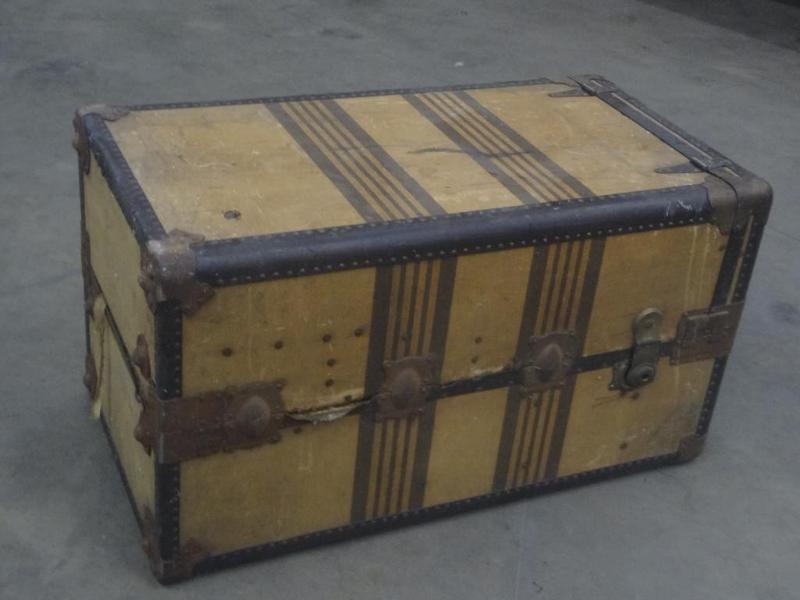 lot 46 image: Large Vintage Chest...