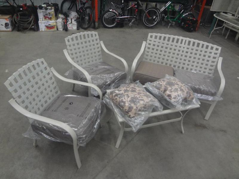 lot 52 image: 4-Piece Padded Patio Set...