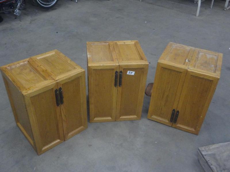 lot 55 image: (3) 16&quotx18&quotx24" Oak ...